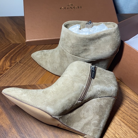 COACH Oakdale Bootie in Slate, Leather Pointed Ankle Booties Shoes. Size: 5.5 - Picture 4 of 14